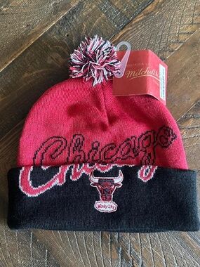 NWT Chicago Bulls Logo Knit Beanie with Pom Pom, Red / Black / White